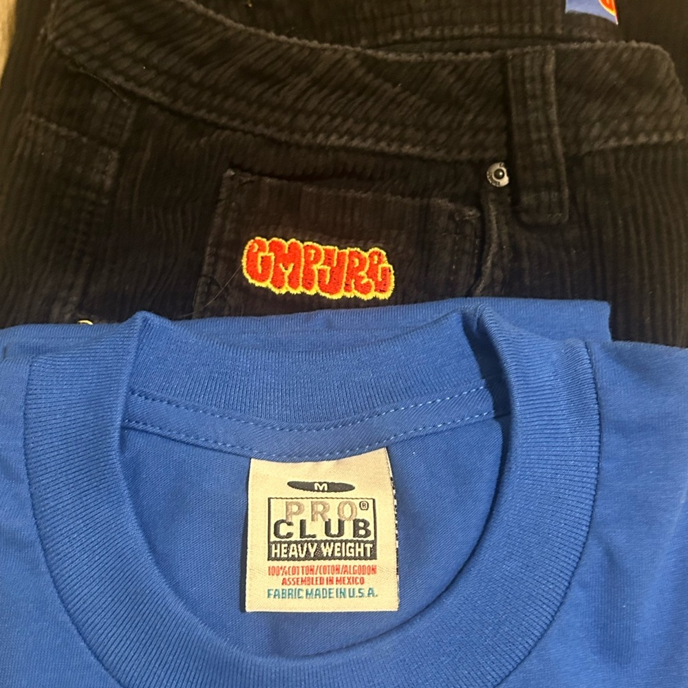 SELN BOTH ⬇️⬇️⬇️
BLUE PRO CLUB CREWNECK T-SHIRT🔵
BLACK EMPYRE BAGGY PANTS ⚫️